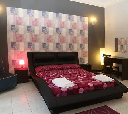 Отель Sangiuliano 132 Centro Storico 3*