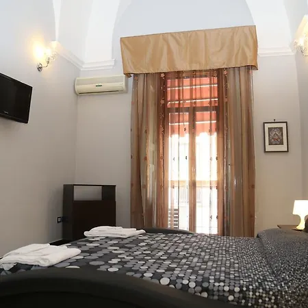 Отель Sangiuliano 132 Centro Storico 3*