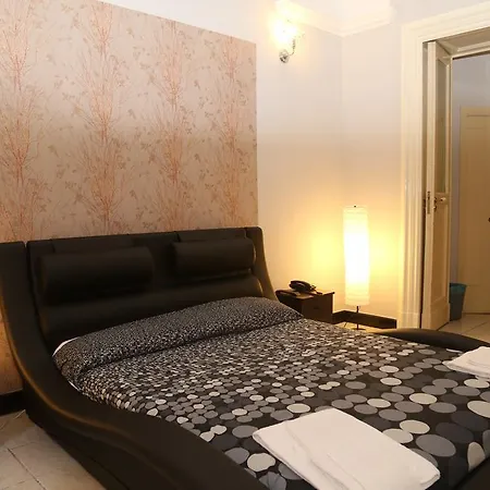 Sangiuliano 132 Centro Storico Отель 3*