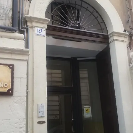 Отель Sangiuliano 132 Centro Storico